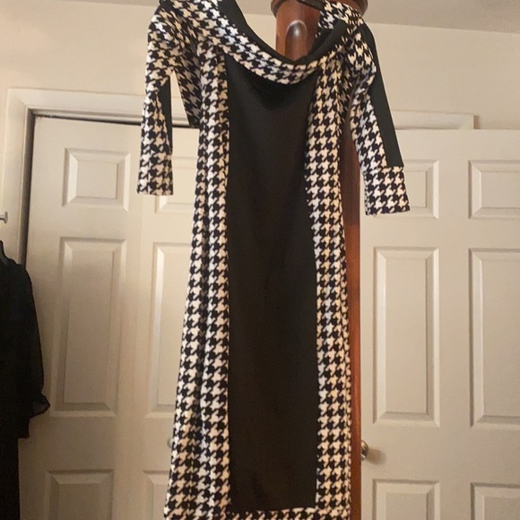 Off the shoulder black design dress - Picture 5 of 8